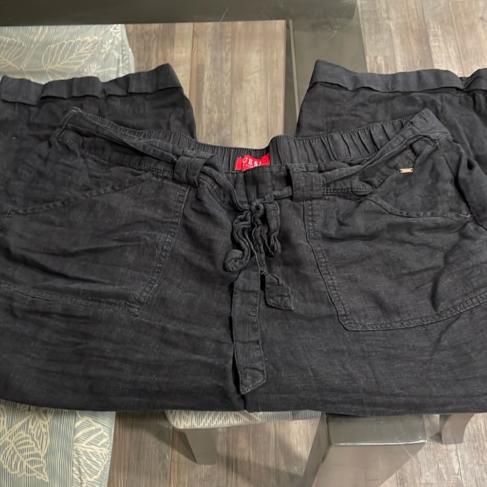 GUESS CAPRIS